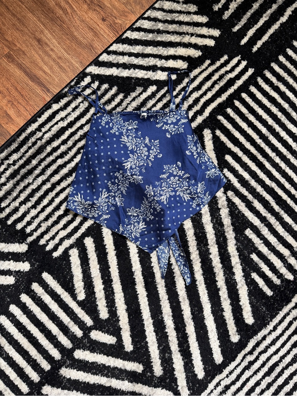 Scarf Top - Picture 4 of 5